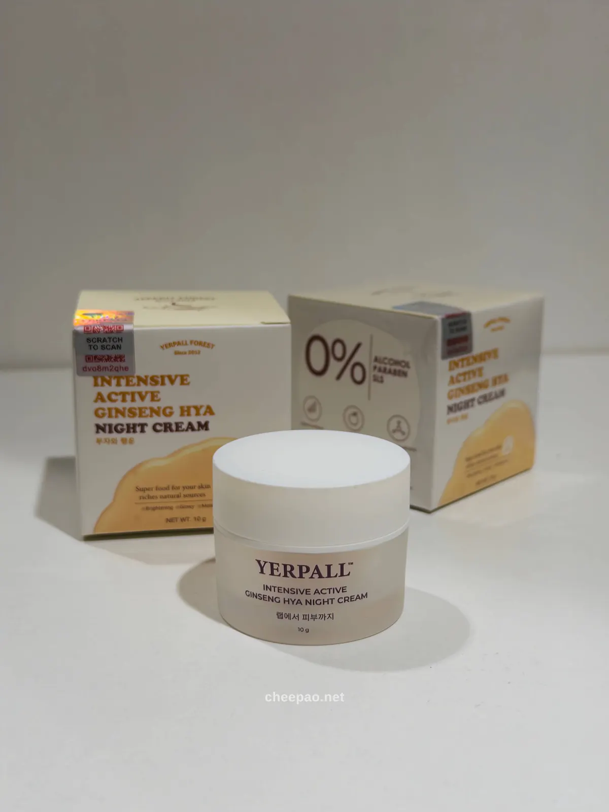 กระปุกครีมโสมไฮยา Yerpall Intensive Active Ginseng Hya Night Cream ขนาด 10 กรัม วางคู่กล่อง เห็นสติ๊กเกอร์ scratch ของแท้ที่มุมบนซ้ายของกล่อง